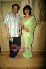 Divya Dutta, Anup Jalota at the launch of Lailtya Munshaw_s CD on Holi in  Mhada on 18th March 2011 (3).JPG